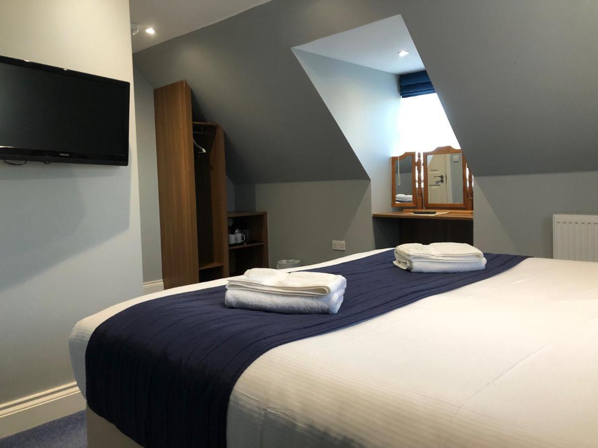 Corner House Hotel Gatwick With Bookable Holiday Parking Horley Ngoại thất bức ảnh