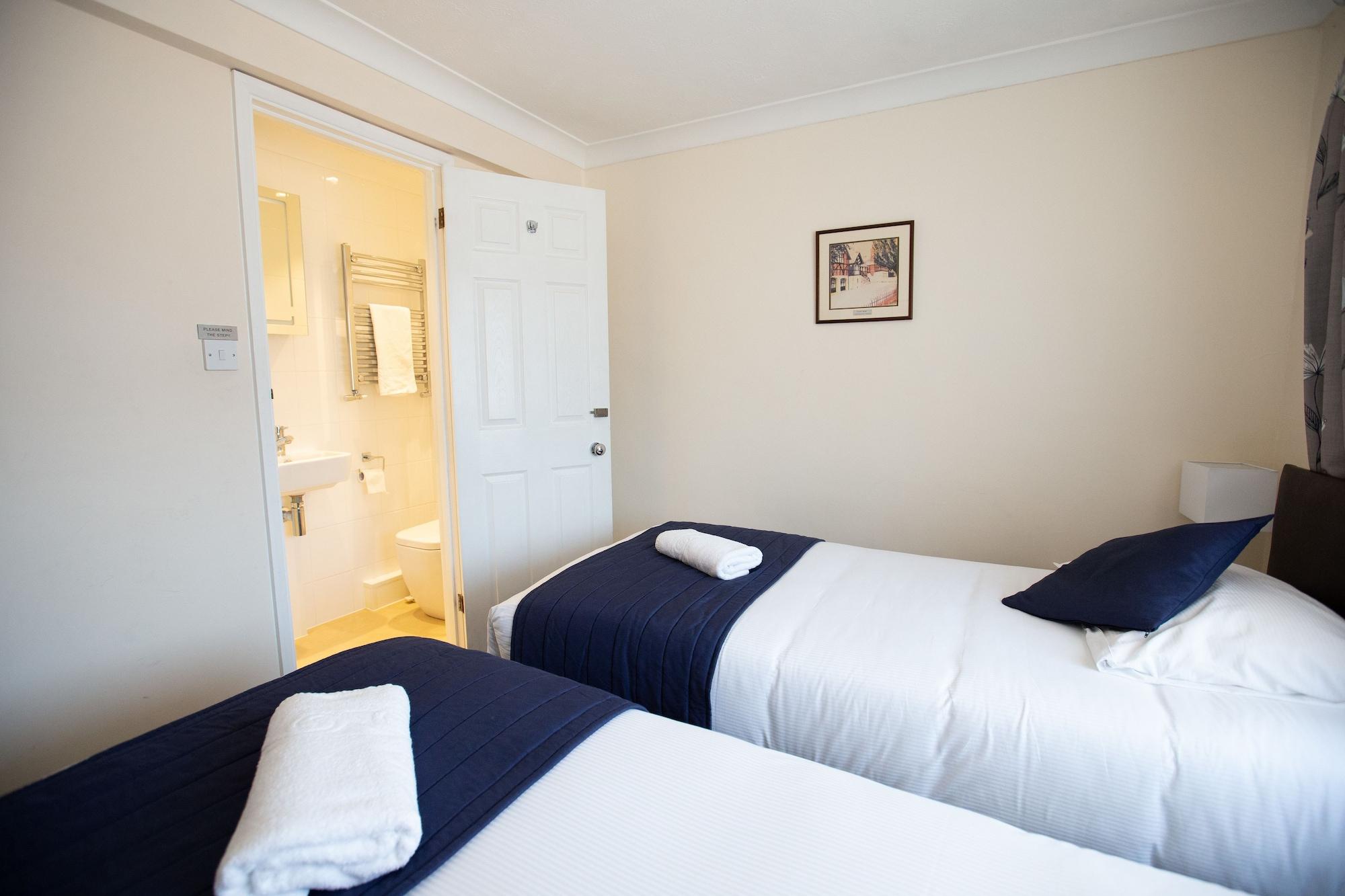 Corner House Hotel Gatwick With Bookable Holiday Parking Horley Ngoại thất bức ảnh