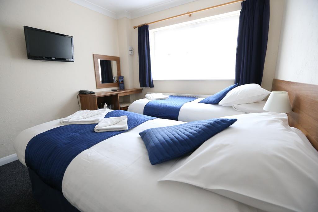 Corner House Hotel Gatwick With Bookable Holiday Parking Horley Ngoại thất bức ảnh