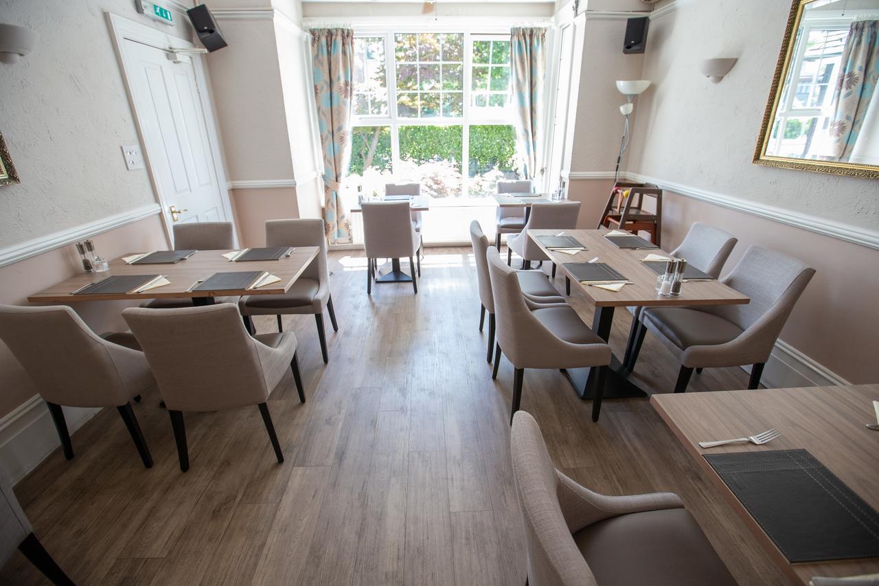 Corner House Hotel Gatwick With Bookable Holiday Parking Horley Ngoại thất bức ảnh