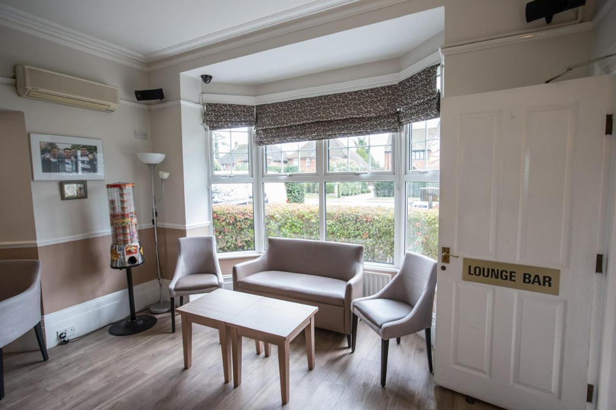 Corner House Hotel Gatwick With Bookable Holiday Parking Horley Ngoại thất bức ảnh